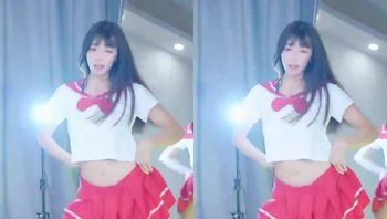 《顶流网红泄密》千元定制【咬一口兔娘】裸舞极乐净土}